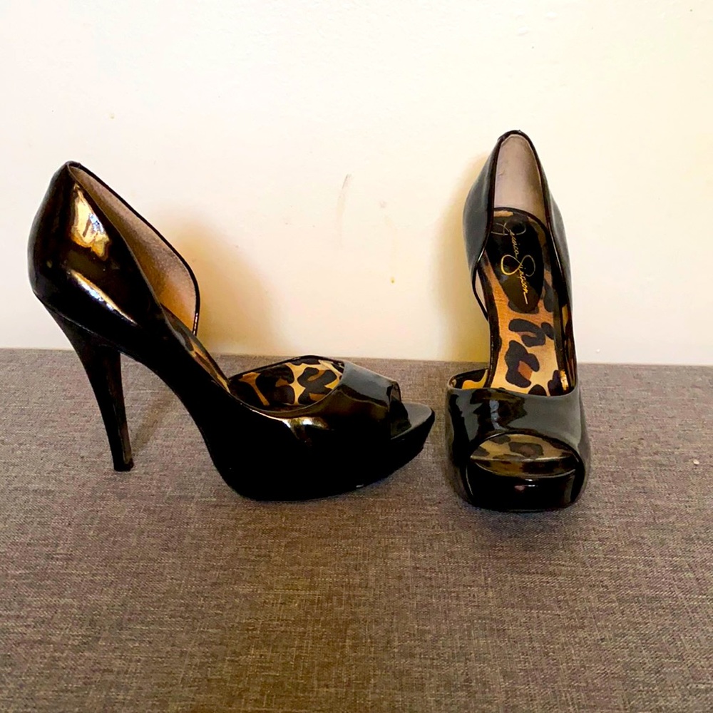 Jessica Simpson Peep Toe Pumps! 🐆
